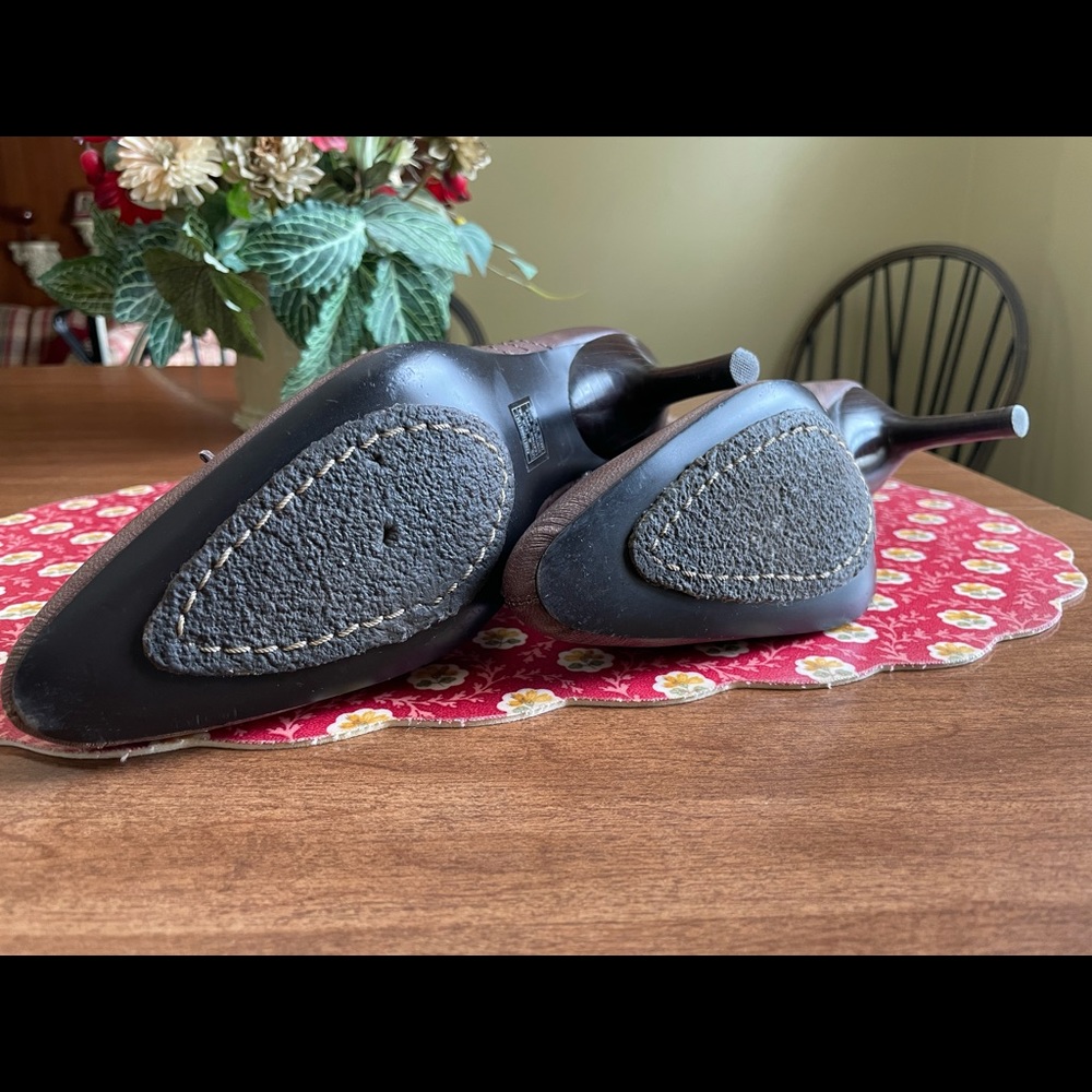 XOXO Leather Booties with Faux Fur Trim, 3” heel. Super Cute & Original. Size 6 - Picture 8 of 16
